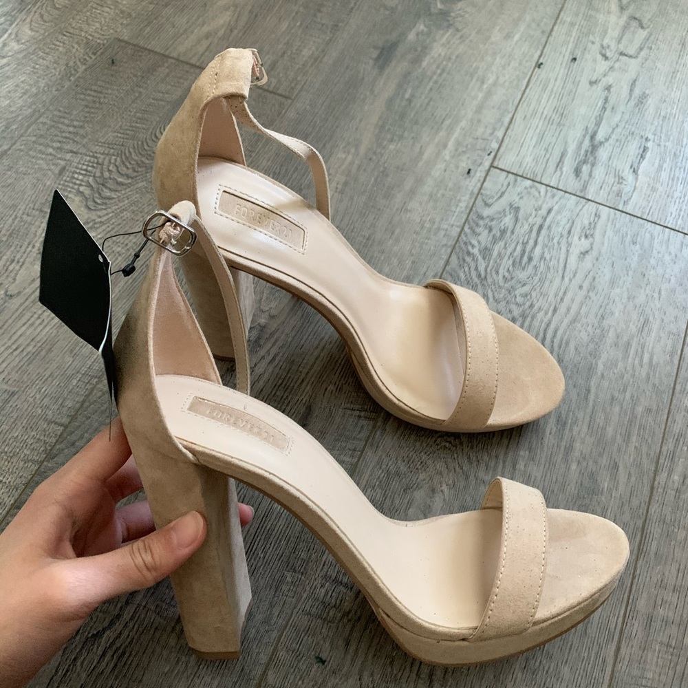 NUDE HEELS (NEW with tag)